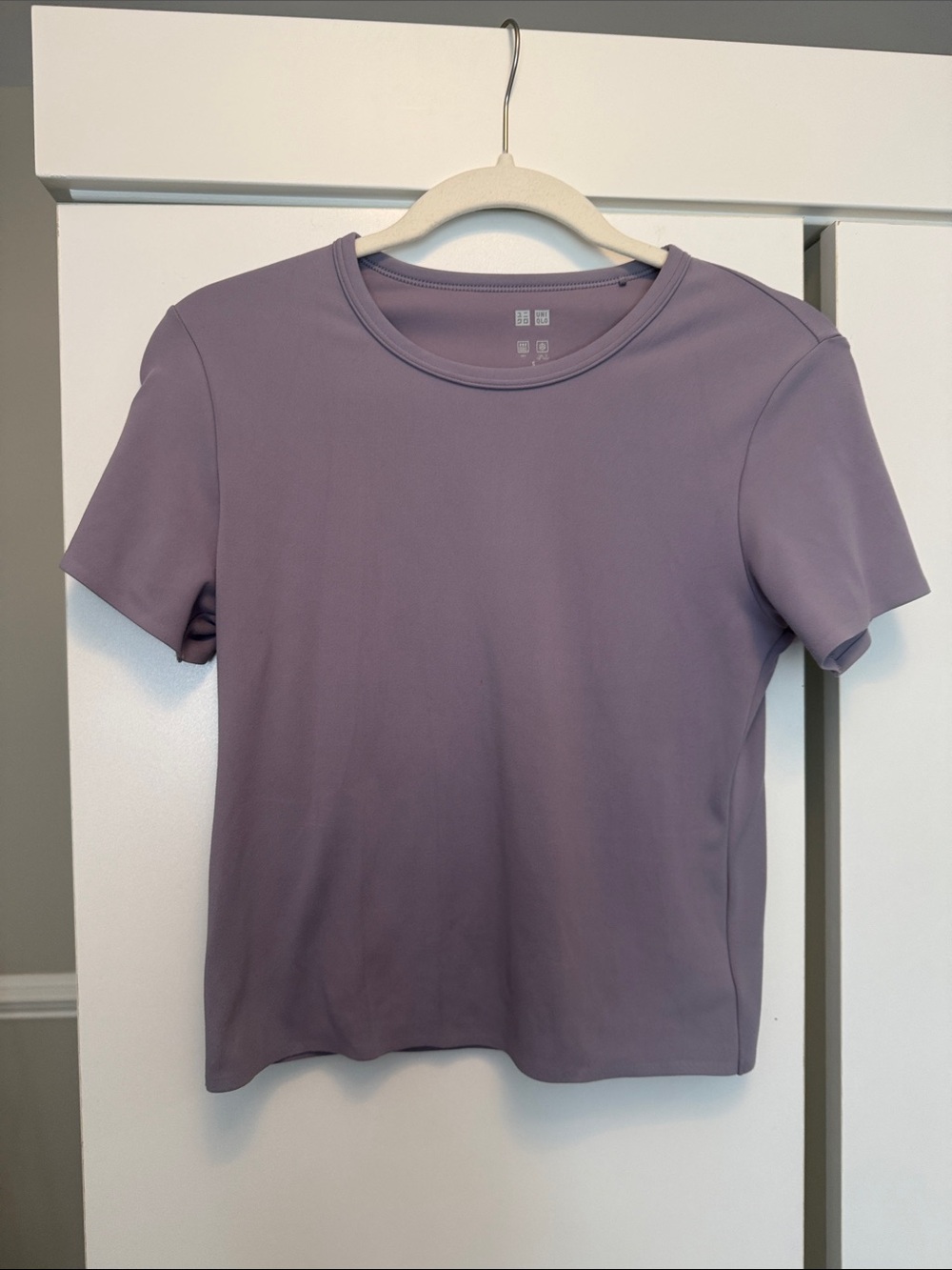 Uniqlo athletic top